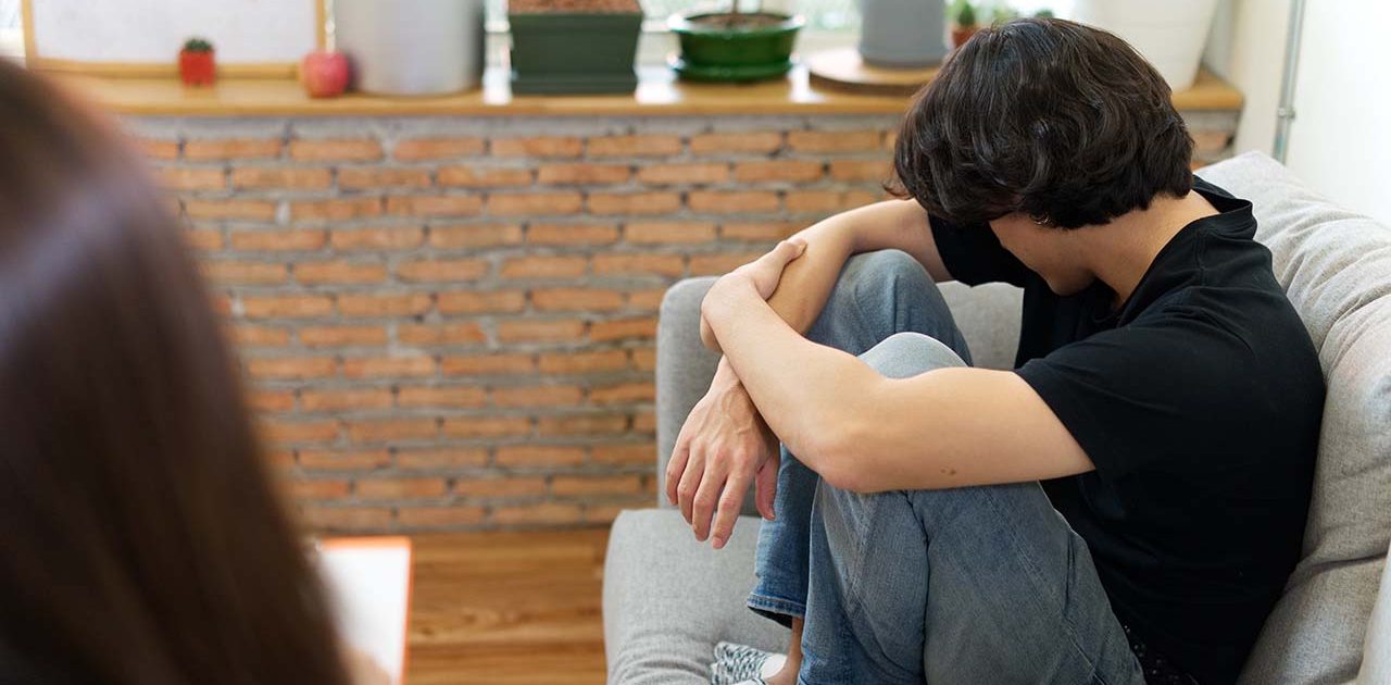 Teen counseling in Honolulu at The Wellness Counseling Center, Oahu. Adolescent therapist talking to a teenager.