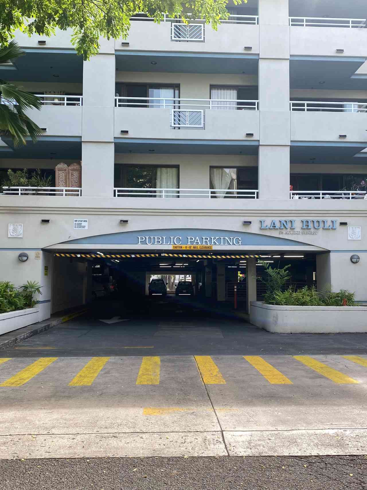 Public parking structure at 415A Uluniu St. Kailua, HI 96734.