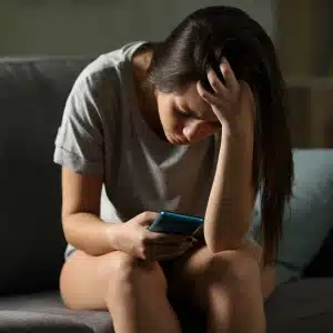 Overuse of social media can cause depression, anxiety, and feelings of loneliness for kids and teens. Hawaii counseling for cyber bullying, Oahu.