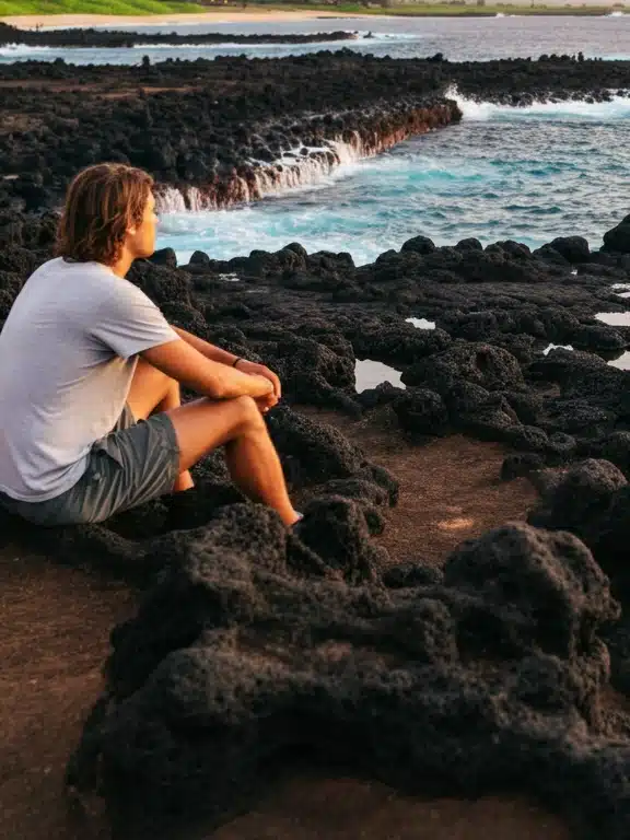 Teen feeling alone and disconnected from peers. Hawaii loneliness epidemic increases feelings of depression, anxiety and isolation. For help contact Wellness Counseling Center in Honolulu today.